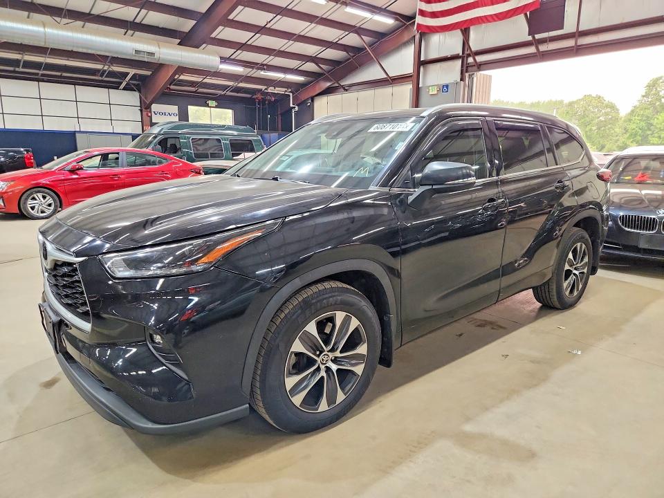 2021 Toyota Highlander VIN 5TDGZRBH8MS093297 COPART salvage auction — MINOR DENT/SCRATCHES, Salvage Title, sold $8,600 on 2026-07-16 (photo 1)