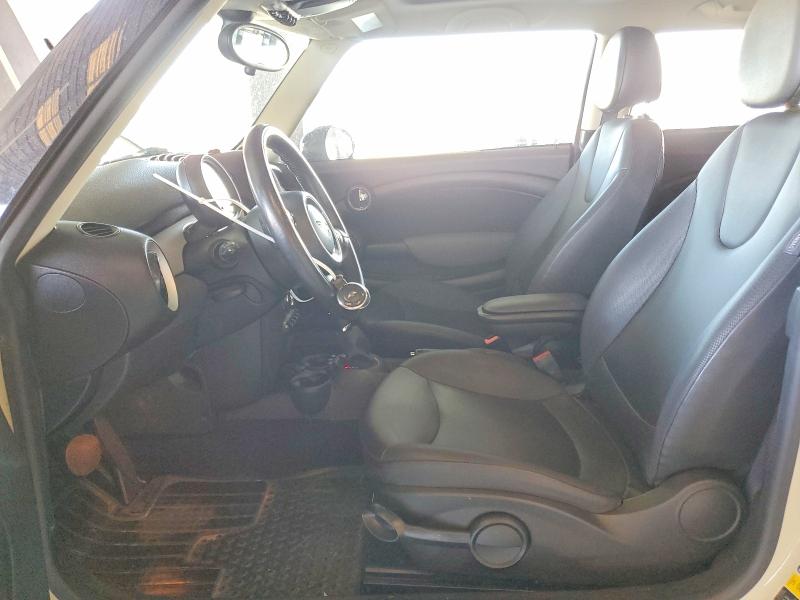 2011 Mini Cooper VIN WMWSU3C50BT251363 COPART salvage auction — MINOR DENT/SCRATCHES, CA - DIS/DLR/EXP ONLY CLEAN TITLE, sold $400 on 2026-07-09 (photo 7)