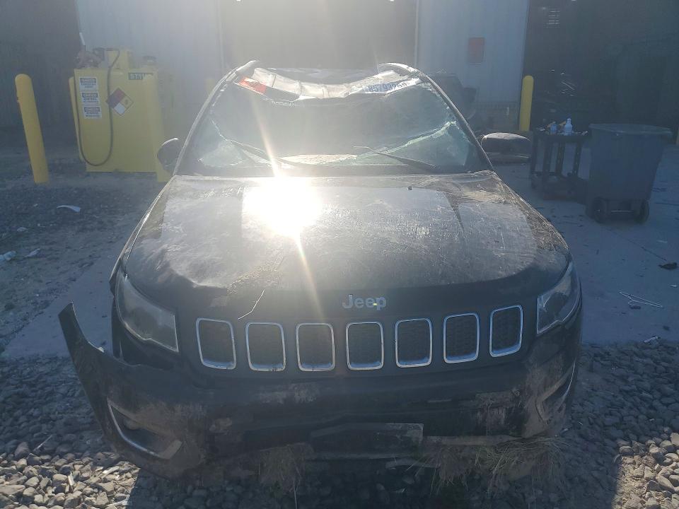 2018 Jeep Compass VIN 3C4NJDCB5JT267341 COPART salvage auction — ROLLOVER, Salvage Title, sold $70 on 2026-07-28 (photo 5)