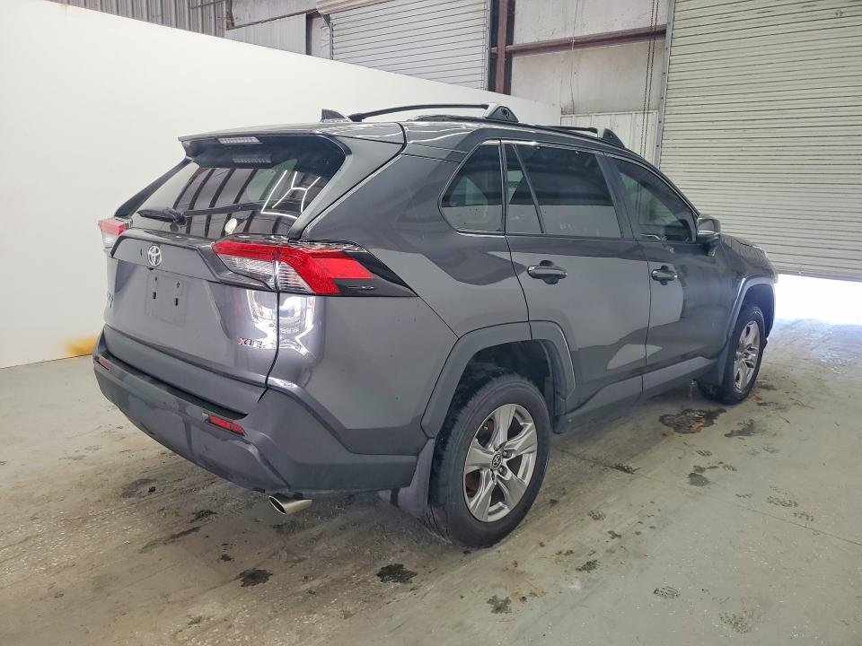 2025 Toyota Rav4 VIN 2T3W1RFV4SW403654 COPART salvage auction — MINOR DENT/SCRATCHES, SC - CERTIFICATE OF TITLE, sold $27,000 on 2026-07-28 (photo 3)