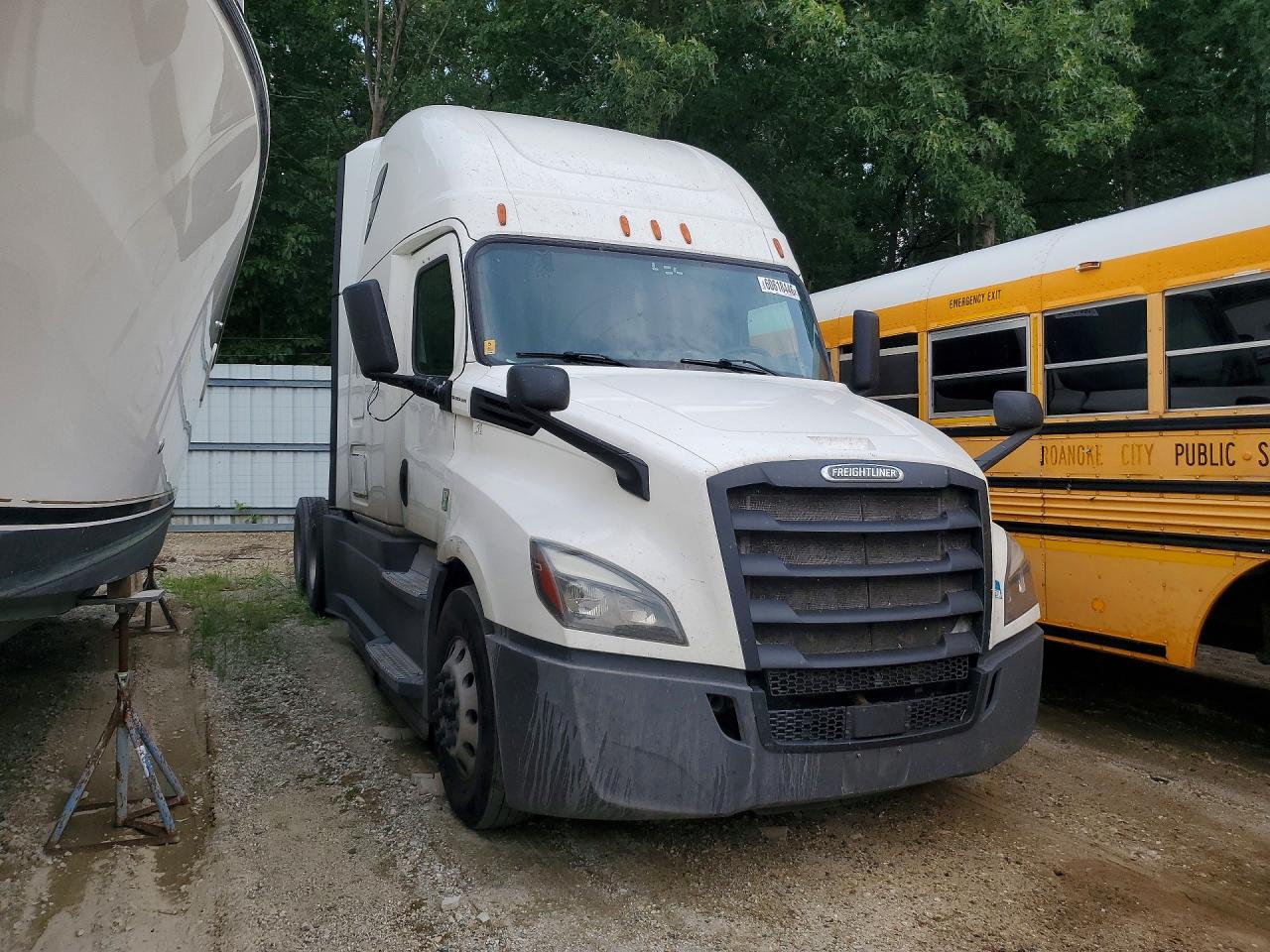 2019 Freightliner Cascadia 126 VIN 1FUJHHDR1KLKV6937 COPART salvage auction — Minor Dent/Scratches, NJ - CERTIFICATE OF TITLE, sold $12,800 on 2026-08-21 (photo 4)