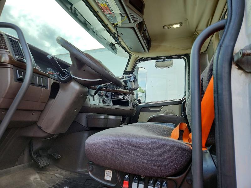 2016 Volvo Vn VIN 4V4N39TG5GN965643 COPART salvage auction — NORMAL WEAR, IN - CERTIFICATE OF TITLE, sold $5,000 on 2026-08-18 (photo 7)
