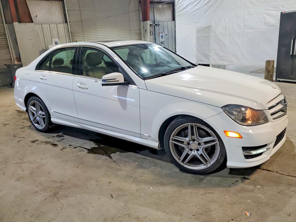 2013 Mercedes-benz C-klasse VIN WDDGF8AB5DR281635 COPART salvage auction — WATER/FLOOD, Nh - Cert Of Ttl-Flood Salvage, sold $900 on 2026-08-19 (photo 4)