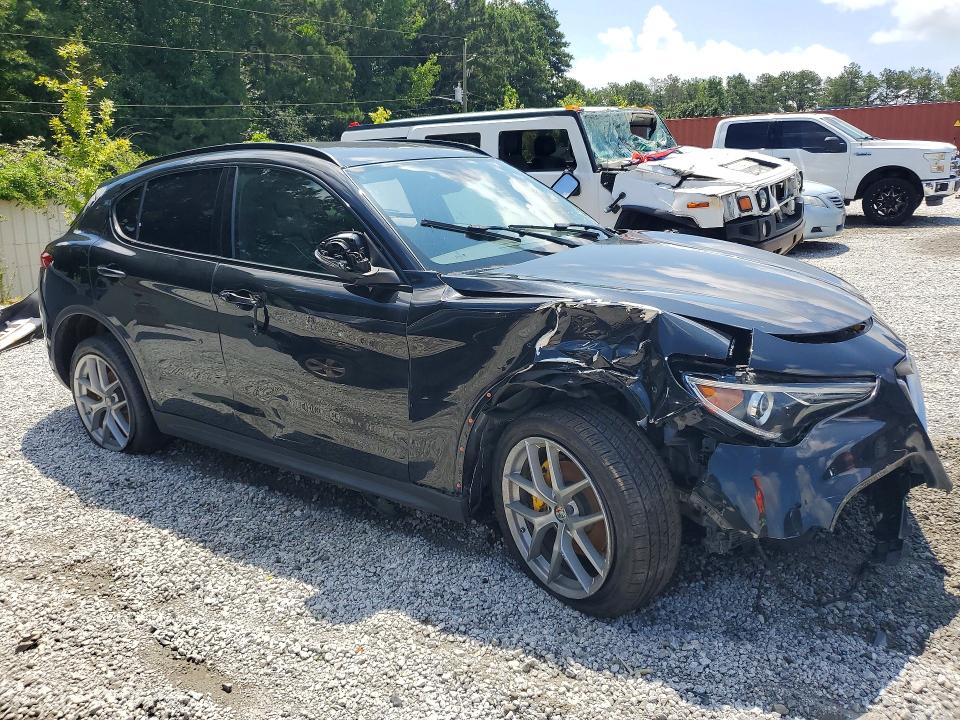 2018 Alfa romeo Stelvio VIN ZASFAKNN5J7B66957 COPART salvage auction — ALL OVER, GA - CERTIFICATE OF TITLE, sold $7,500 on 2026-07-17 (photo 4)