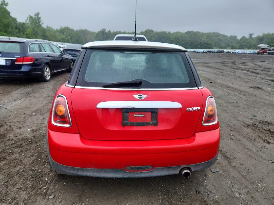 2009 Mini Cooper VIN WMWMF33529TW76970 COPART salvage auction — MINOR DENT/SCRATCHES, MA - CERTIFICATE OF TITLE, sold $375 on 2026-08-05 (photo 6)