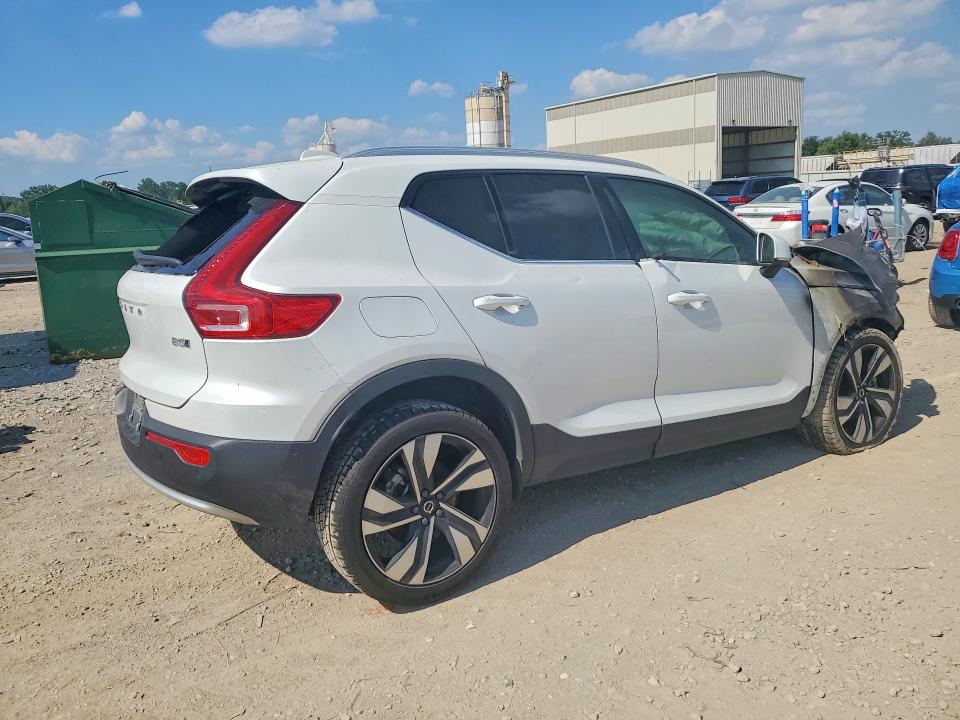 2023 Volvo Xc40 VIN YV4L12UA8P2060161 COPART salvage auction — Burn Engine, Ks - Non-Repairable Vehicle Certifi, sold $125 on 2026-08-11 (photo 3)