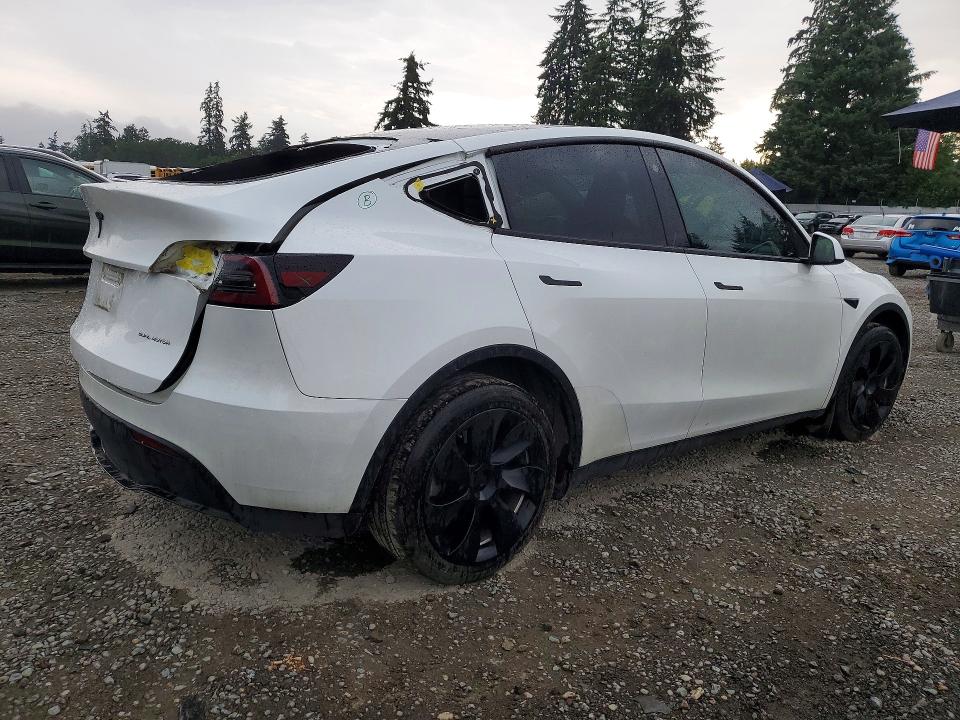 2023 Tesla Model y VIN 7SAYGDEEXPF682572 COPART salvage auction — REAR END, Salvage Title, sold $2,600 on 2026-07-21 (photo 3)