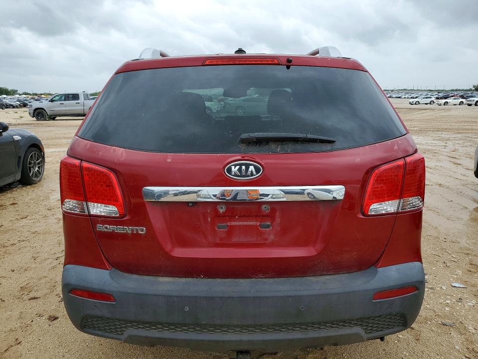 2011 Kia Sorento VIN 5XYKT4A1XBG041151 COPART salvage auction — MINOR DENT/SCRATCHES, Tx - Certificate Of Title, sold $925 on 2026-07-30 (photo 6)