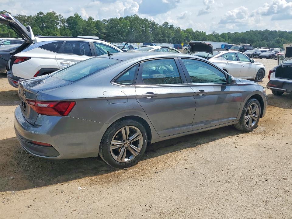 2024 Volkswagen Jetta VIN 3VWEM7BU3RM015523 COPART salvage auction — MINOR DENT/SCRATCHES, OH - CERTIFICATE OF TITLE (P), sold $6,900 on 2026-08-03 (photo 3)