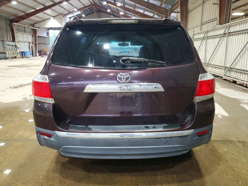 2011 Toyota Highlander VIN 5TDZK3EH5BS032377 COPART salvage auction — MINOR DENT/SCRATCHES, LA - CERTIFICATE OF TITLE, sold $2,150 on 2026-07-17 (photo 6)