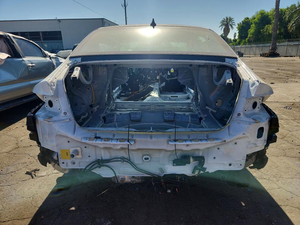 2026 Genesis G90 VIN KMTFC4SD3TU059714 COPART salvage auction — STRIPPED, Ca - Certificate Of Title, sold $14,000 on 2026-08-04 (photo 6)