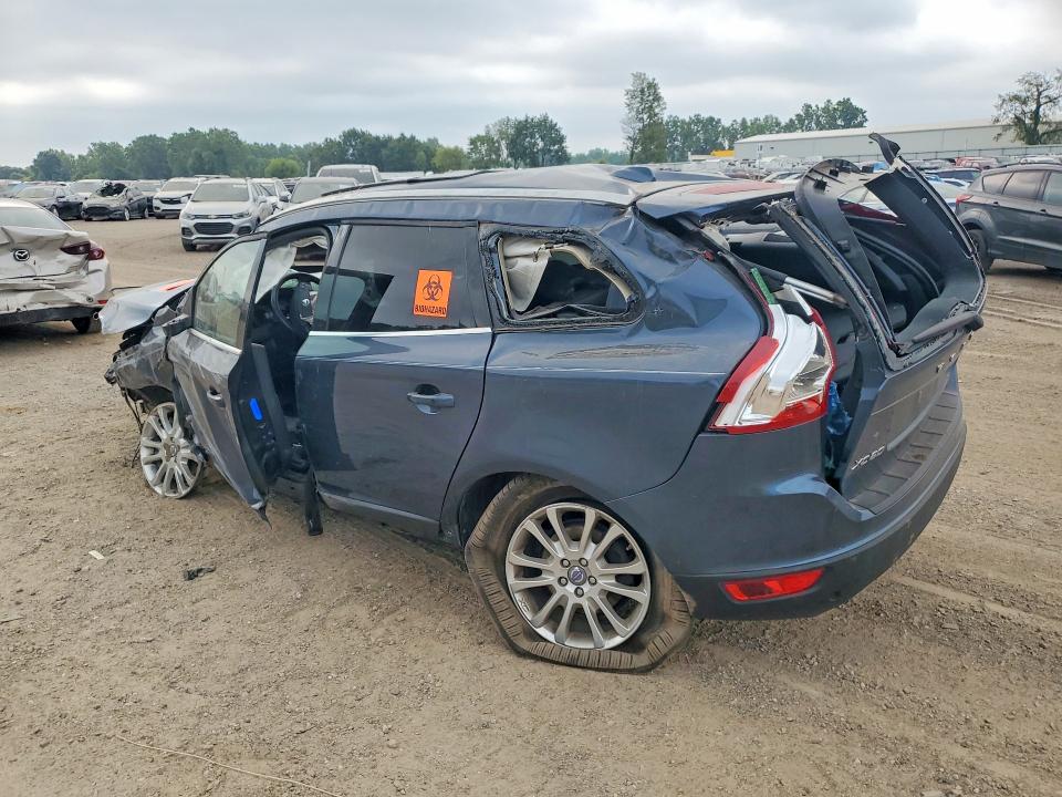 2010 Volvo Xc60 VIN YV4992DZ5A2083767 COPART salvage auction — ROLLOVER, MI - CERTIFICATE OF TITLE, sold $500 on 2026-08-12 (photo 2)