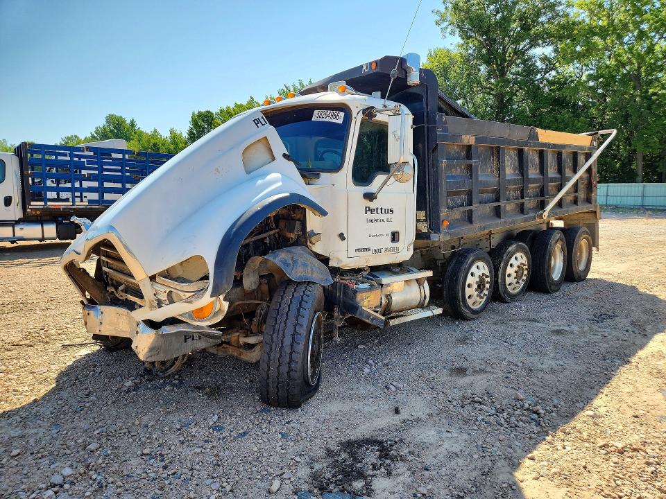 2004 Mack 700 cv700 VIN 1M2AG11C04M017924 — COPART salvage auction photo