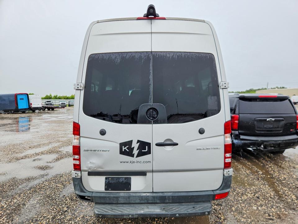 2016 Mercedes-benz Sprinter VIN 8BRPE8DD6GE122031 COPART salvage auction — MINOR DENT/SCRATCHES, LA - CERTIFICATE OF TITLE, sold $13,200 on 2026-07-28 (photo 6)