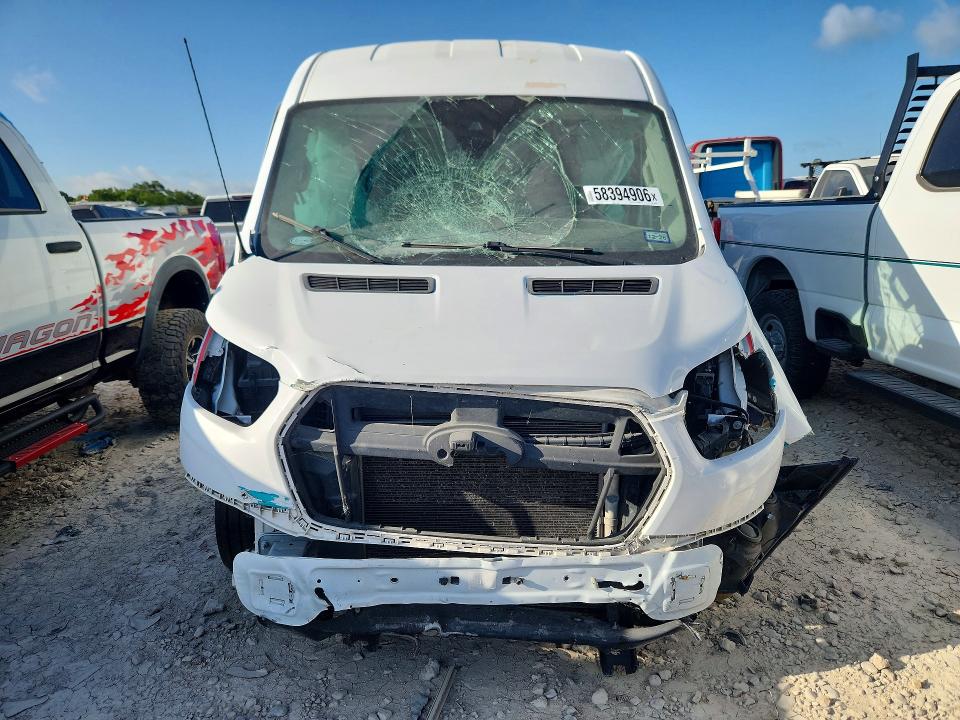 2021 Ford Transit VIN 1FTBR1CG9MKA81426 COPART salvage auction — ROLLOVER, Tx - Nonrepairable Title, sold $7,500 on 2026-07-28 (photo 5)