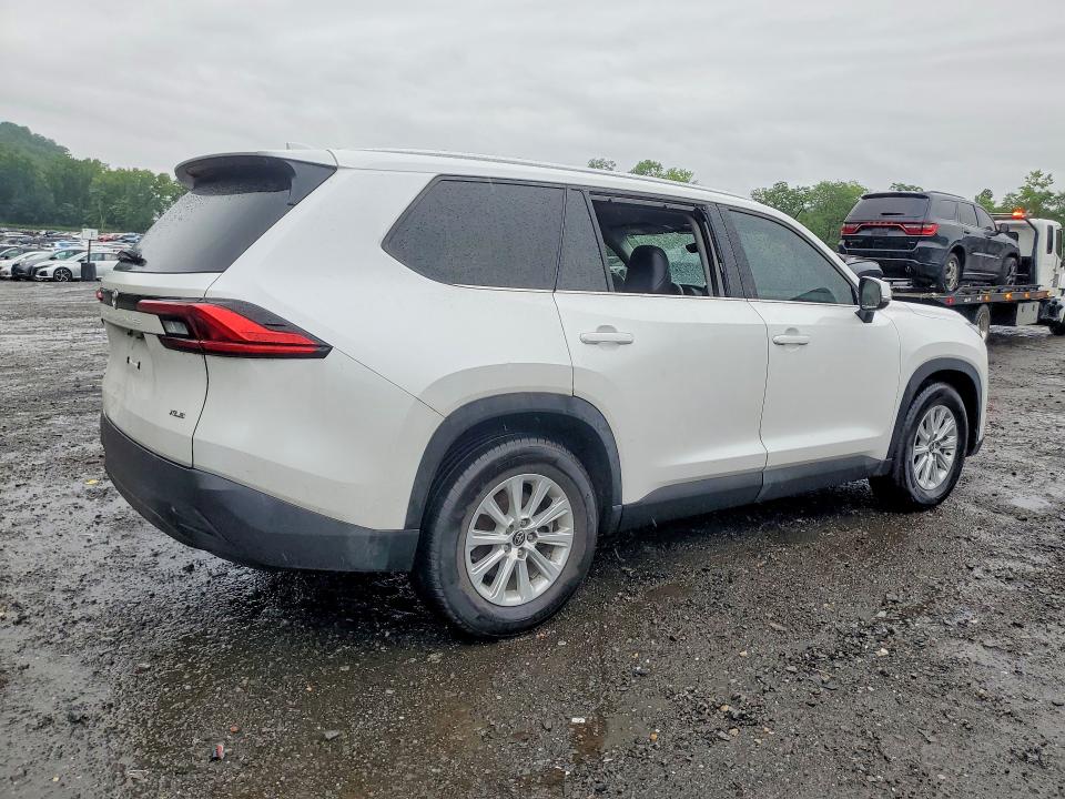 2024 Toyota Highlander VIN 5TDAAAB50RS015642 COPART salvage auction — REAR END, Az - Cert Of Title - Salvage, sold $24,700 on 2026-07-14 (photo 3)