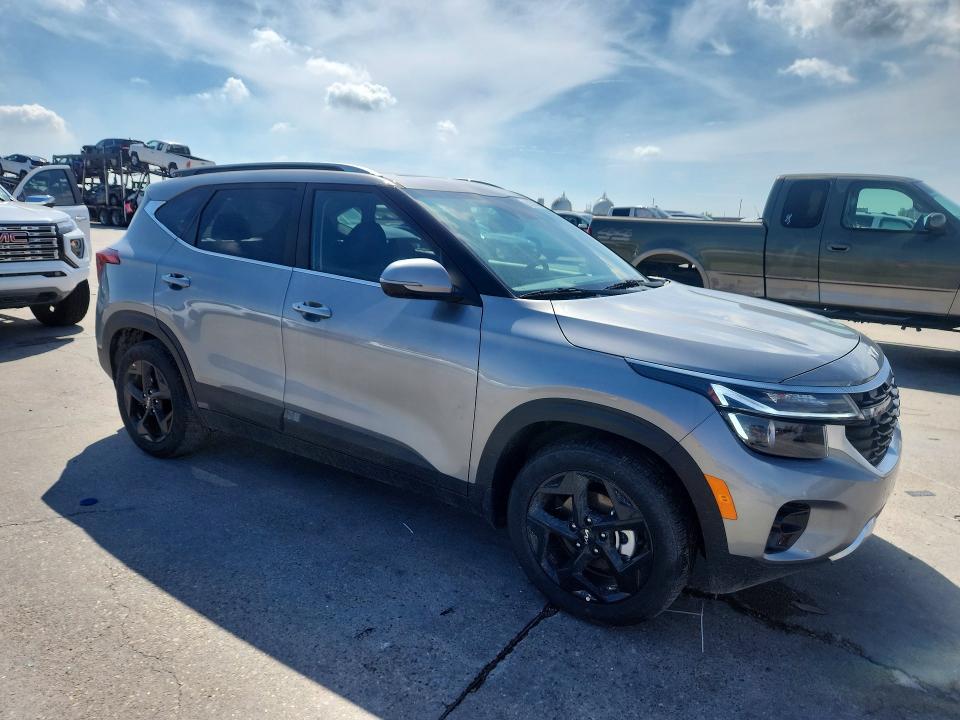 2026 Kia Seltos VIN KNDER2AA1T7947963 COPART salvage auction — WATER/FLOOD, MI - CERT OF TITLE-SALVAGE FLOOD, sold $12,700 on 2026-08-12 (photo 4)