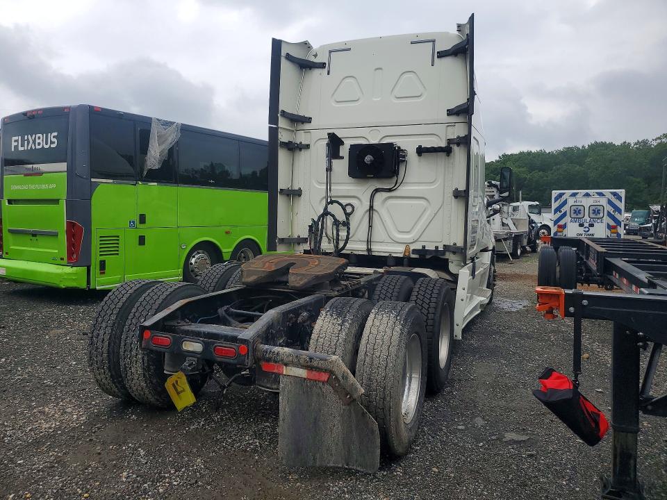 2019 Freightliner All other VIN 3AKJHHDR6KSKR3700 COPART salvage auction — MINOR DENT/SCRATCHES, CT, sold $10,900 on 2026-08-14 (photo 3)