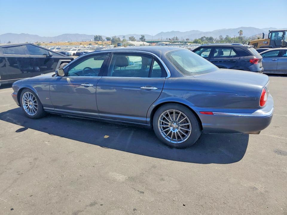 2006 Jaguar Xj series VIN SAJWA79B66SH09019 COPART salvage auction — MINOR DENT/SCRATCHES, CA - DIS/DLR/EXP ONLY CLEAN TITLE, sold $500 on 2026-07-27 (photo 2)