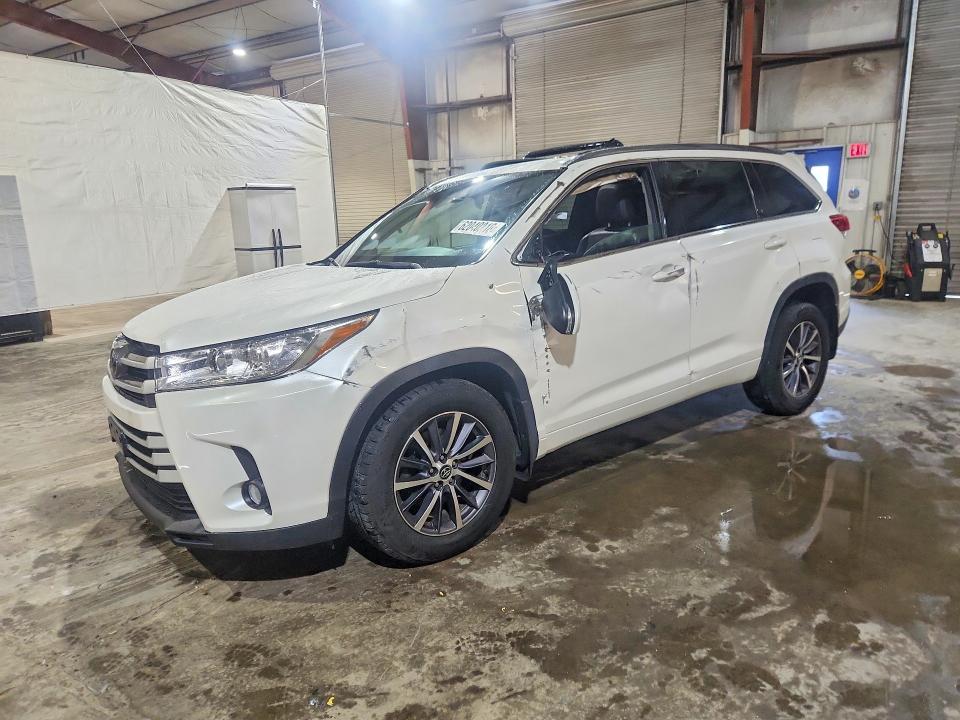 2017 Toyota Highlander VIN 5TDJZRFH0HS394989 COPART salvage auction — FRONT END, Ma - Cert Of Title-Salvage, sold $125 on 2026-07-30 (photo 1)