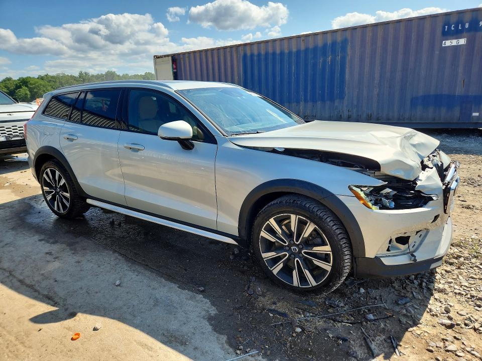 2020 Volvo V60 VIN YV4102WK8L1031078 COPART salvage auction — FRONT END, Salvage Title, sold $13,400 on 2026-09-04 (photo 4)