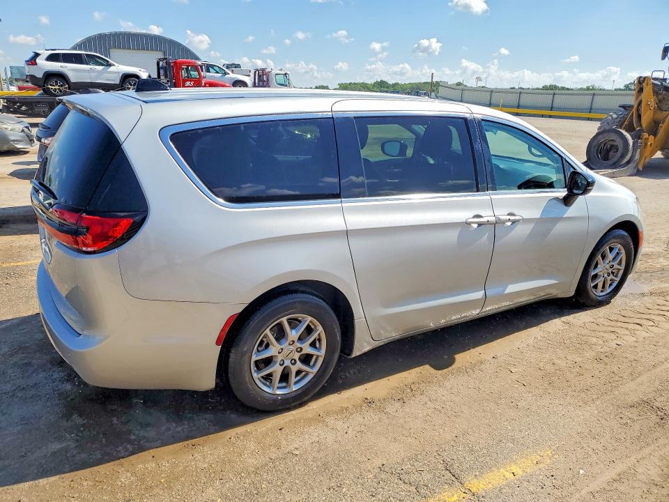 2024 Chrysler Pacifica VIN 2C4RC1BG2RR129570 COPART salvage auction — WATER/FLOOD, Fl - Dlr Only Salvage/Rebuildable, sold $8,700 on 2026-07-29 (photo 3)