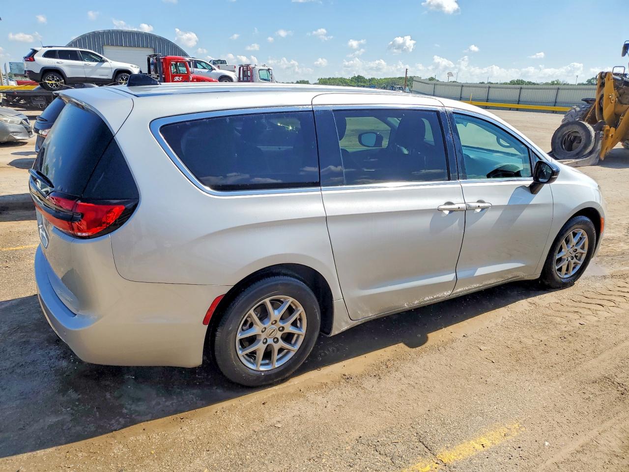 2024 Chrysler Pacifica VIN 2C4RC1BG2RR129570 COPART salvage auction — Water/Flood, FL - DLR ONLY SALVAGE/REBUILDABLE, sold $7,900 on 2026-09-09 (photo 3)