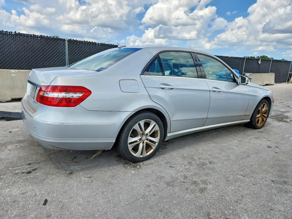 2010 Mercedes-benz E-class VIN WDDHF8HB1AA113480 COPART salvage auction — MINOR DENT/SCRATCHES, Fl - Certificate Of Title, sold $200 on 2026-07-28 (photo 3)