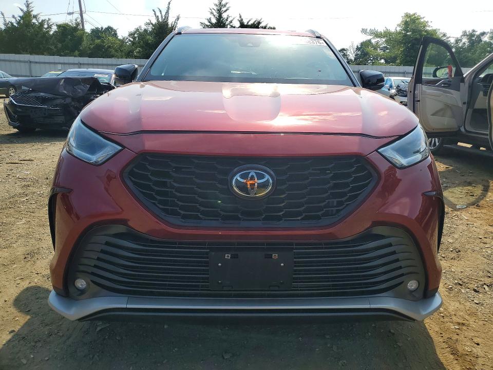 2024 Toyota Highlander VIN 5TDKDRBH2RS533806 COPART salvage auction — MINOR DENT/SCRATCHES, Ny - Certificate Of Title, sold $32,250 on 2026-07-29 (photo 5)