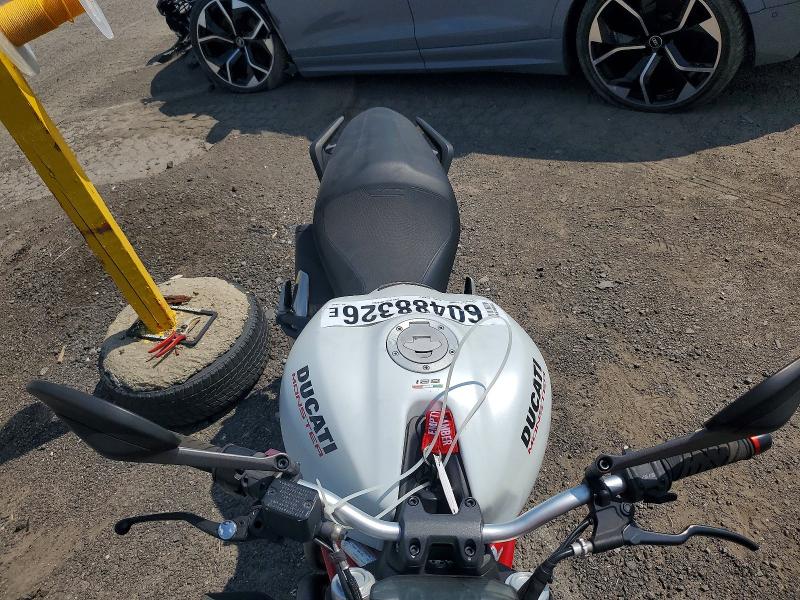 2015 Ducati Monster VIN ZDM1RBTS1FB014722 COPART salvage auction — FRONT END, Qc - Gravement Accidente, sold $1,150 on 2026-08-18 (photo 5)