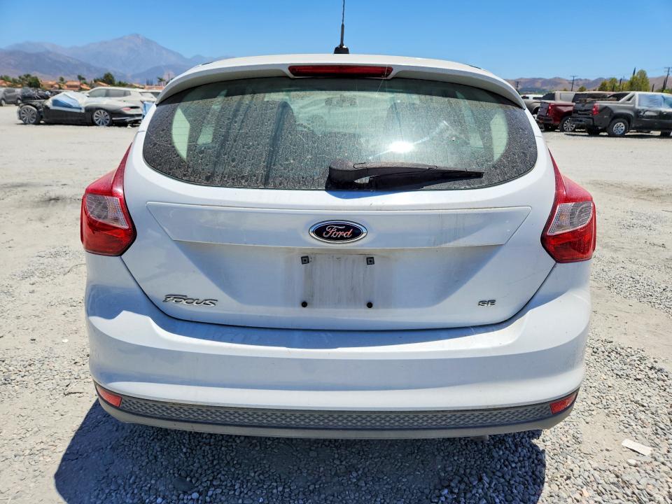 2014 Ford Focus VIN 1FADP3K21EL123685 COPART salvage auction — MINOR DENT/SCRATCHES, Ca - Dis/Dlr/Exp Only Clean Title, sold $300 on 2026-07-22 (photo 6)