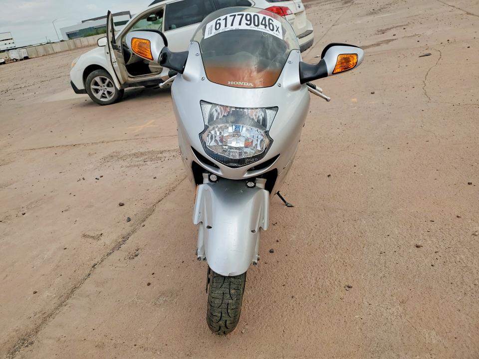 2002 Honda Cbr1100 VIN JH2SC35172M500209 COPART salvage auction — MINOR DENT/SCRATCHES, AZ - CERTIFICATE OF TITLE, sold $300 on 2026-07-30 (photo 2)