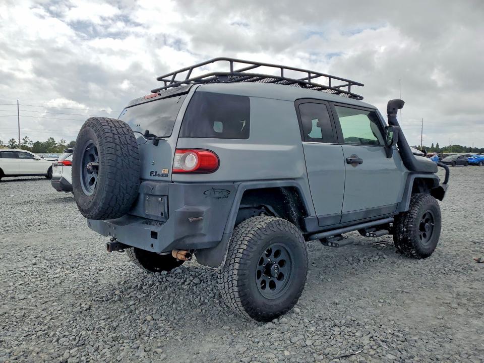 2013 Toyota Fj cruiser VIN JTEBU4BF8DK156105 COPART salvage auction — FRONT END, FL - CERT OF TITLE SLVG REBUILDABLE, sold $5,200 on 2026-08-18 (photo 3)