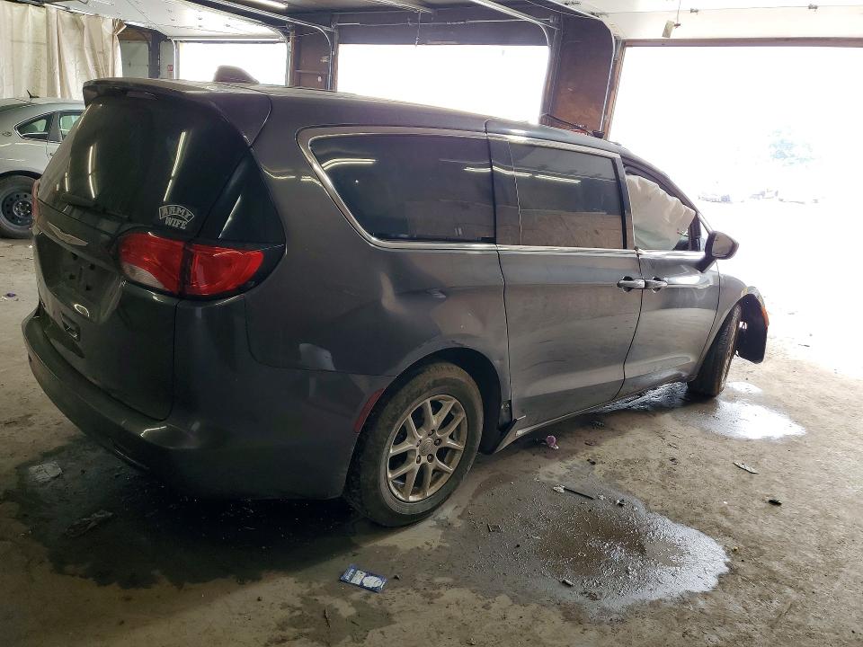 2017 Chrysler Pacifica VIN 2C4RC1DGXHR835990 COPART salvage auction — ROLLOVER, Pa - Certificate Of Salvage, sold $575 on 2026-08-29 (photo 3)