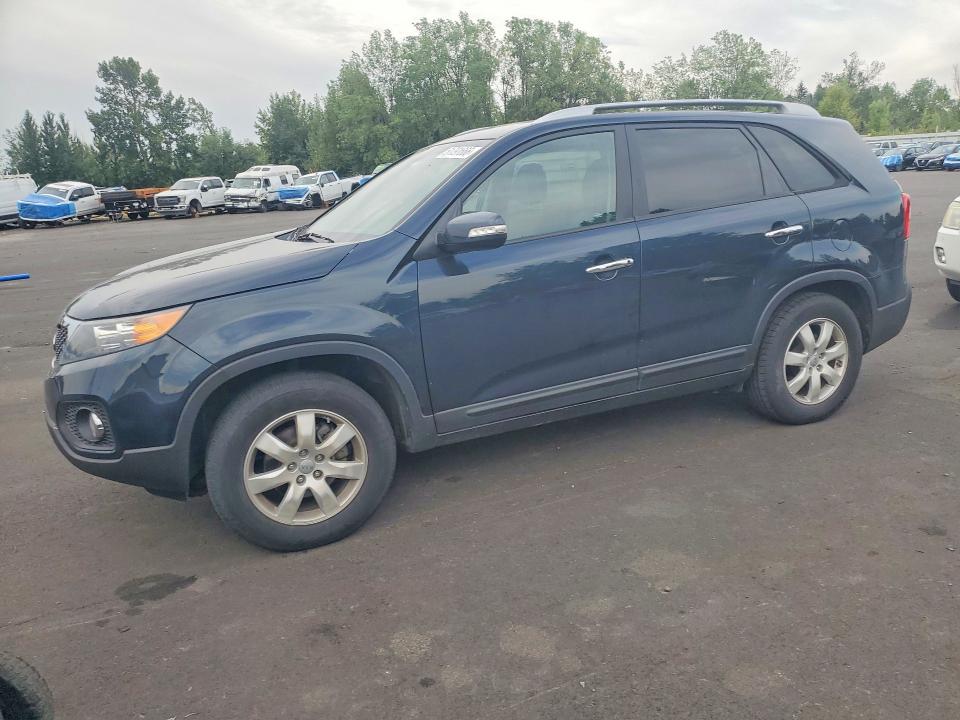 2013 Kia Sorento VIN 5XYKT4A62DG395972 COPART salvage auction — SIDE, Or - Cert Of Title-Reconstructed, sold $475 on 2026-07-29 (photo 1)