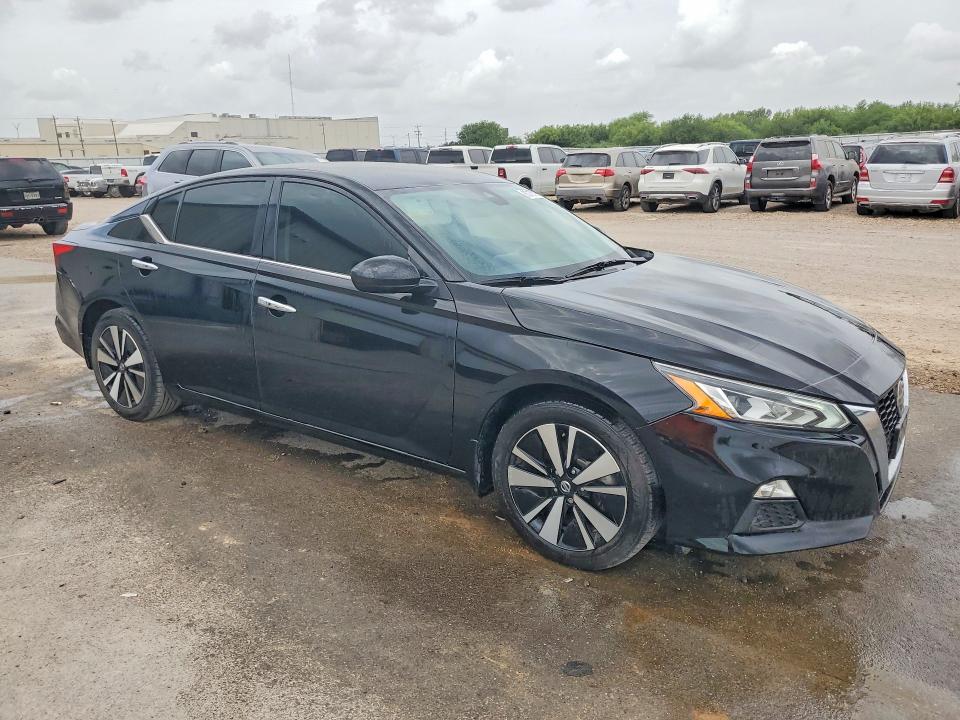 2021 Nissan Altima VIN 1N4BL4DV6MN417618 COPART salvage auction — MINOR DENT/SCRATCHES, TX - CERTIFICATE OF TITLE, sold $5,100 on 2026-07-22 (photo 4)