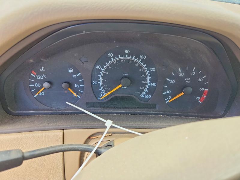 1999 Mercedes-benz E-class VIN WDBJF65H3XA900947 COPART salvage auction — MINOR DENT/SCRATCHES, Ca - Dis/Dlr/Exp Only Clean Title, sold $275 on 2026-07-17 (photo 9)