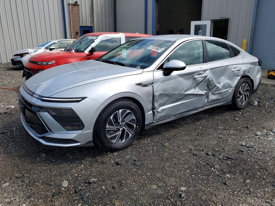 2026 Hyundai Sonata hybrid VIN KMHL24JJ0TA170326 COPART salvage auction — SIDE, MD - CERTIFICATE OF TITLE, sold $10,900 on 2026-07-20 (photo 1)