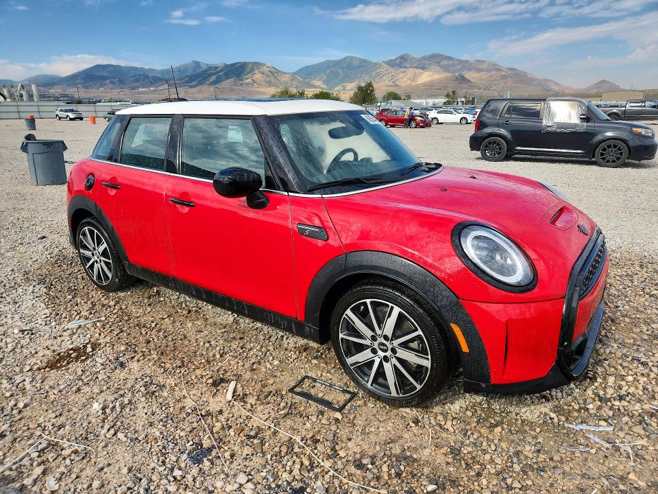 2023 Mini Cooper VIN WMW53DK04P2T62023 COPART salvage auction — SIDE, UT - SALVAGE CERTIFICATE, sold $8,600 on 2026-08-21 (photo 4)