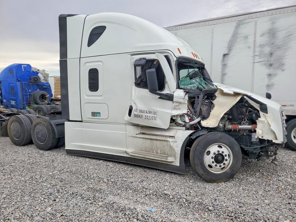 2026 Freightliner Cascadia 126 VIN 3AKJHHDR3TSWP9587 COPART salvage auction — FRONT END, NV - SALVAGE TITLE, sold $51,000 on 2026-08-27 (photo 4)