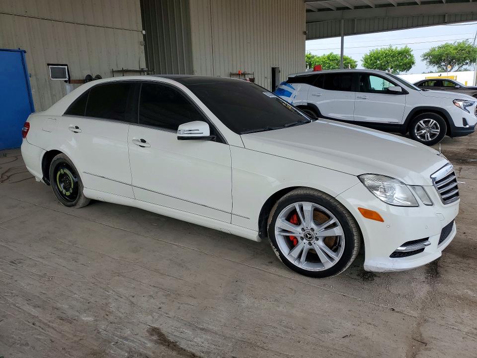 2012 Mercedes-benz E-klasse VIN WDDHF8JB8CA652790 COPART salvage auction — REAR END, Fl - Cert Of Title Slvg Rebuildable, sold $925 on 2026-08-19 (photo 4)