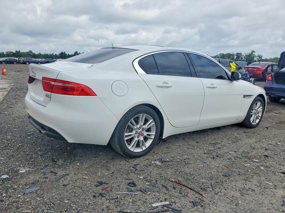 2018 Jaguar Xe VIN SAJAJ4FX4JCP25812 COPART salvage auction — NORMAL WEAR, Va - Cert Of Title-Rebuilt, sold $2,550 on 2026-07-29 (photo 3)