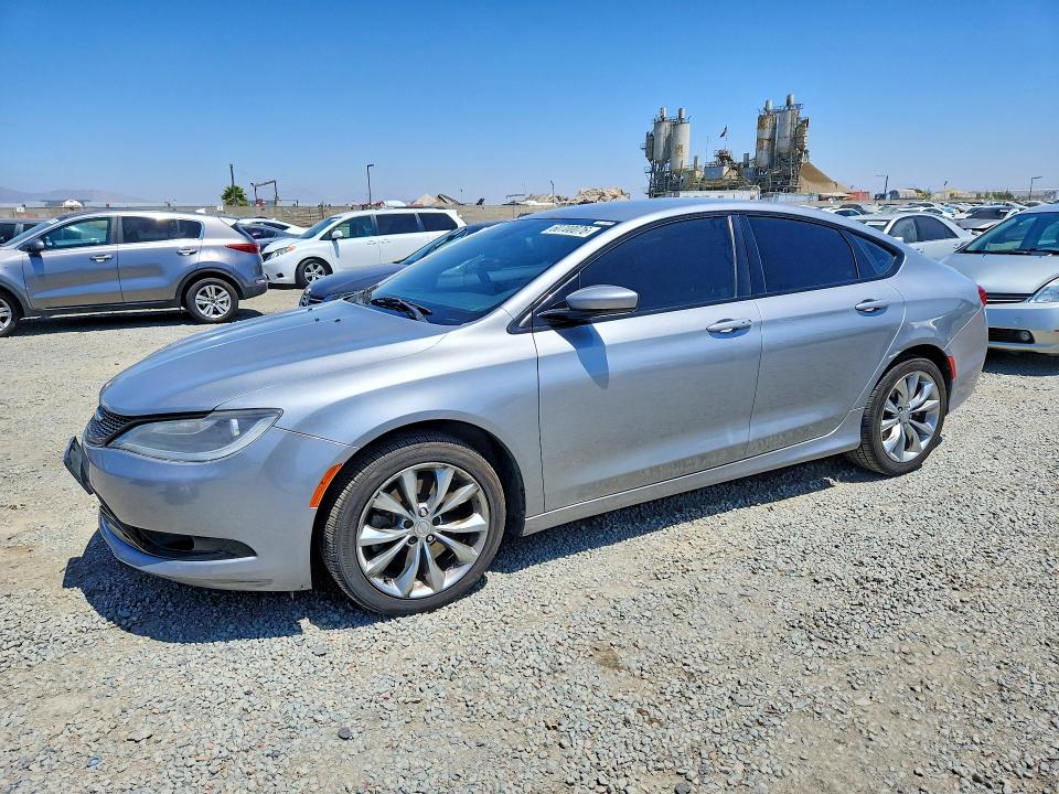 2015 Chrysler 200 VIN 1C3CCCBG2FN505828 COPART salvage auction — MINOR DENT/SCRATCHES, CA - DIS/DLR/EXP ONLY CLEAN TITLE, sold $925 on 2026-07-28 (photo 1)