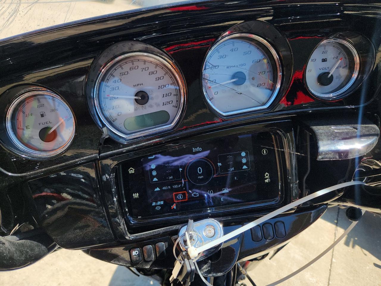 2020 Harley Davidson Flhx VIN 1HD1KBC10LB620224 COPART salvage auction — Front End, TX - SALVAGE VEHICLE TITLE, sold $4,900 on 2026-07-09 (photo 7)