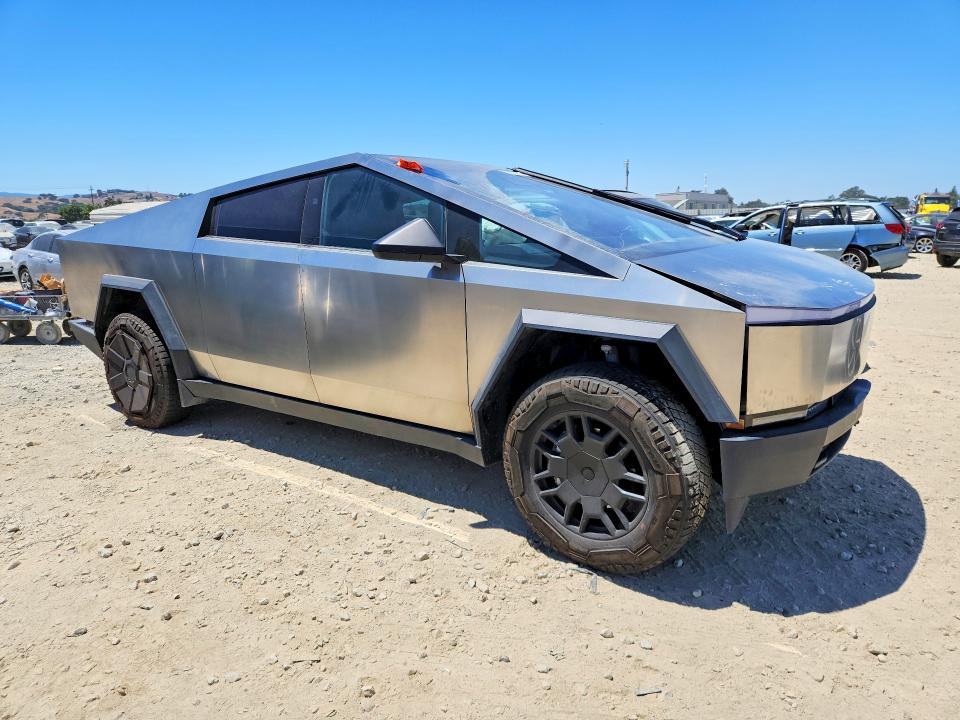 2024 Tesla Cybertruck VIN 7G2CEHED1RA022557 COPART salvage auction — FRONT END, Ca - Salvage Certificate, sold $16,600 on 2026-07-28 (photo 4)