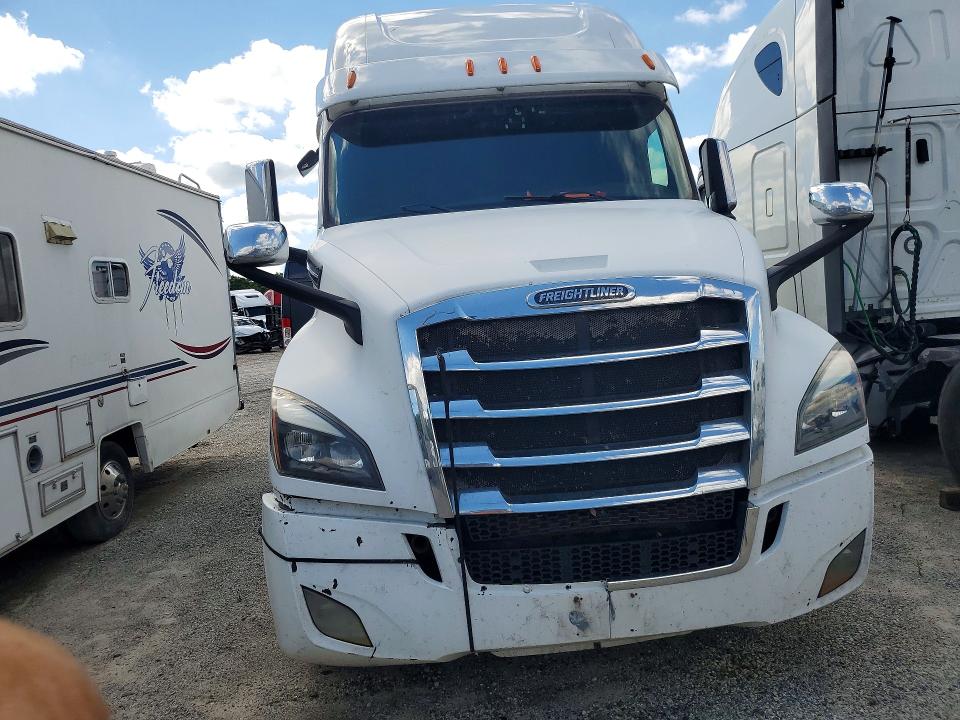 2019 Freightliner All other VIN 1FUJHHDR8KLKN0228 COPART salvage auction — MINOR DENT/SCRATCHES, CT, sold $10,100 on 2026-08-18 (photo 5)