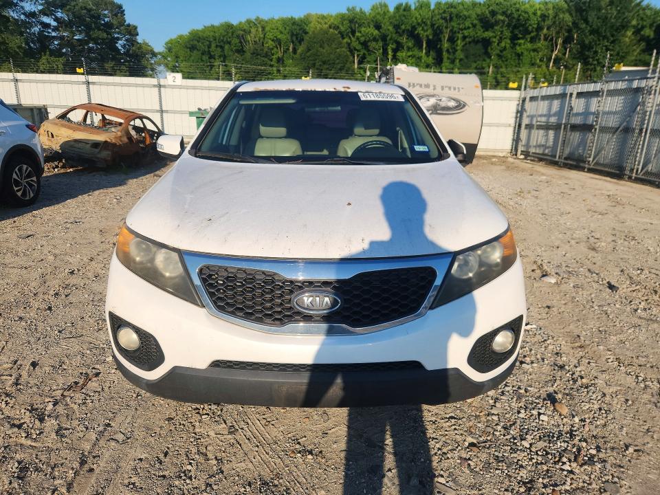 2011 Kia Sorento VIN 5XYKU4A14BG031065 COPART salvage auction — NORMAL WEAR, FL - CERTIFICATE OF TITLE, sold $1,500 on 2026-07-28 (photo 5)