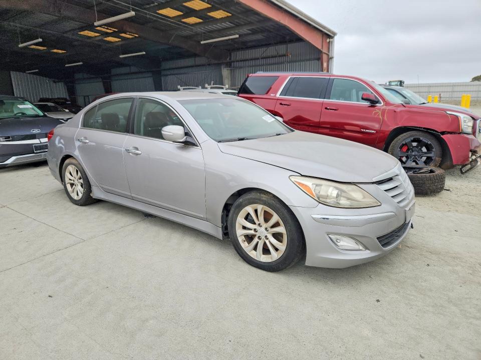 2013 Hyundai Genesis VIN KMHGC4DD2DU242647 COPART salvage auction — MINOR DENT/SCRATCHES, Ca - Dlr/Dis/Exp Only Salvage Title, sold $125 on 2026-07-23 (photo 4)