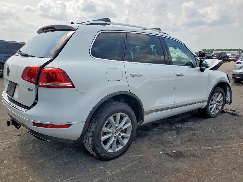 2014 Volkswagen Touareg VIN WVGEP9BP0ED007915 COPART salvage auction — FRONT END, Fl - Cert Of Title Slvg Rebuildable, sold $875 on 2026-08-17 (photo 3)
