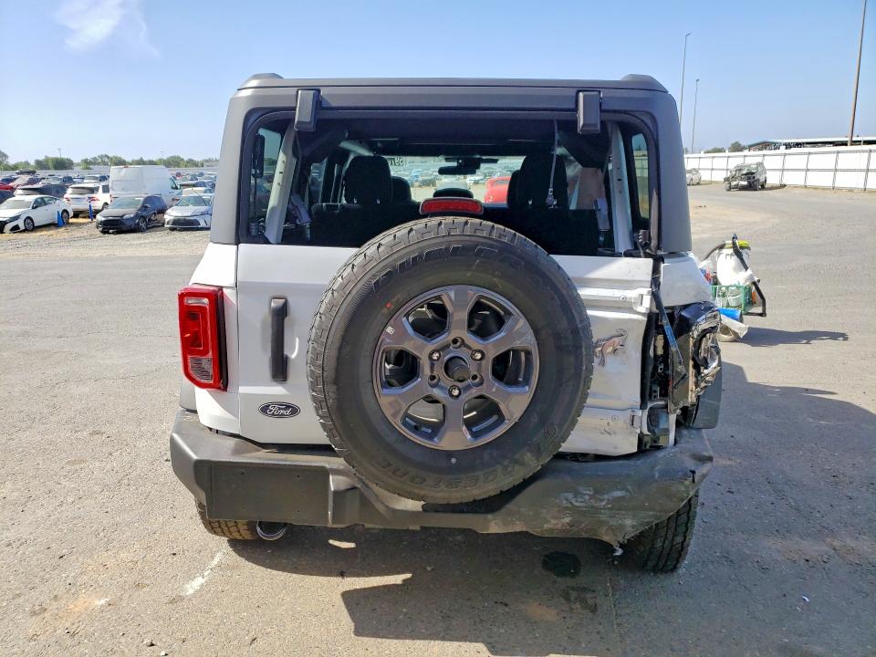 2026 Ford Bronco VIN 1FMDE7BH0TLA92336 COPART salvage auction — REAR END, Ca - Non-Repairable Vehicle Cert, sold $7,700 on 2026-07-29 (photo 6)
